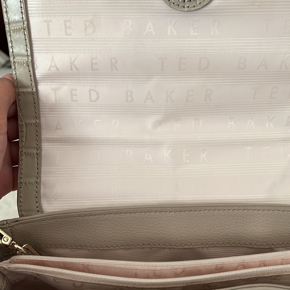 Ted Baker Loop And Tab Grainy Crossbody Bag - Picture 3 of 7